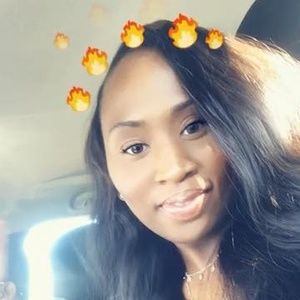 Meet your Posher, Larisha